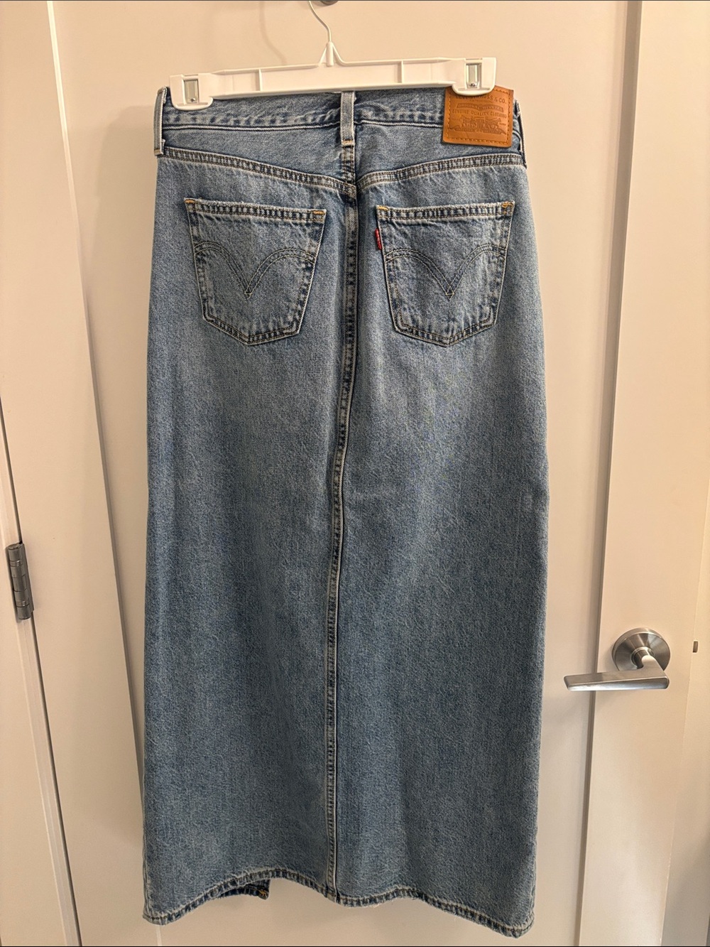 Levi’s Low Rise Women’s Light Wash Maxi Denim Skirt - Classic Blue - Picture 4 of 5